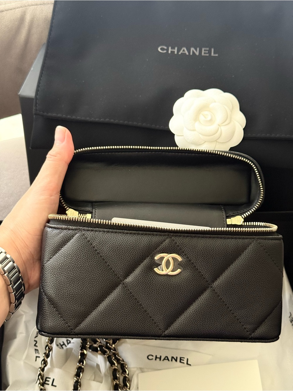 CHANEL Slim Vanity Top Handle With removable gold strap. - Picture 6 of 11